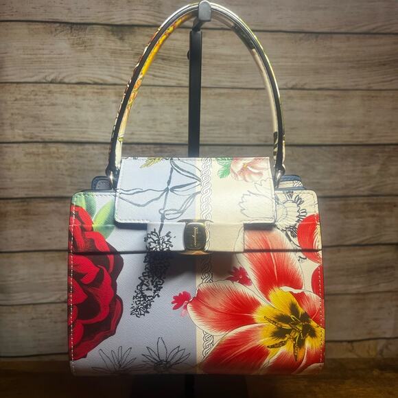 Salvatore Ferragamo Vara Bow Crossbody - Picture 3 of 14